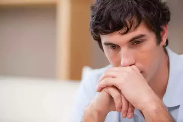 Djali i ri që vuan nga impotenca